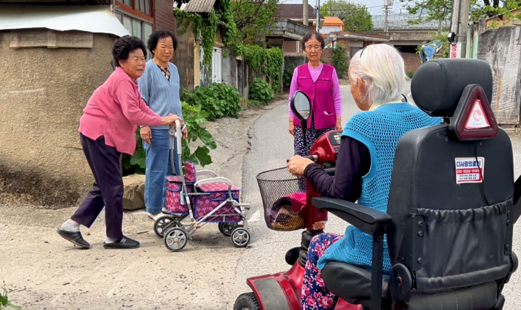 RAP LIKE GRANDMA: SUNI & 7 PRINCESSES