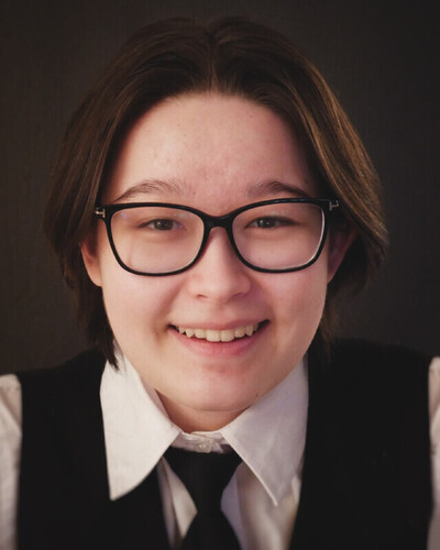 Ab79512e3b headshot