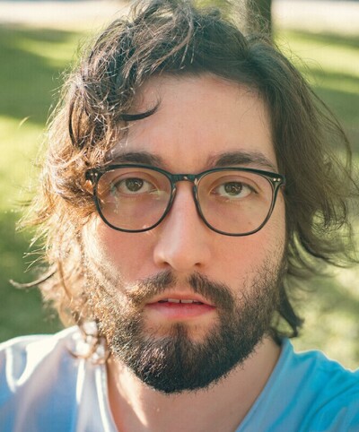 E8d43f48f4 headshot
